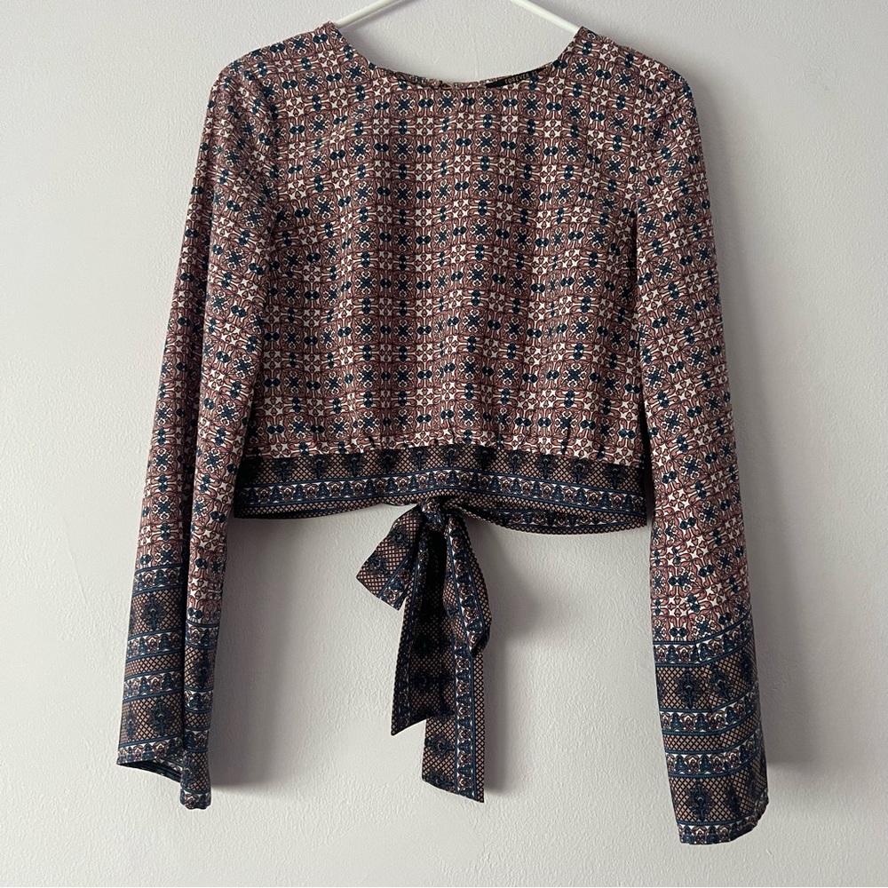 🍉 Forever 21 Moroccan Print Bell Sleeve Tie Back Cropped Blouse Small